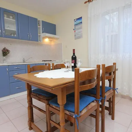 Apartment By The Sea - 2459