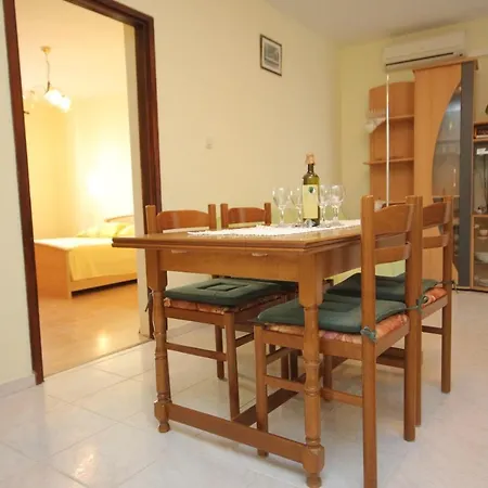 Apartman By The Sea - 2459 Vis